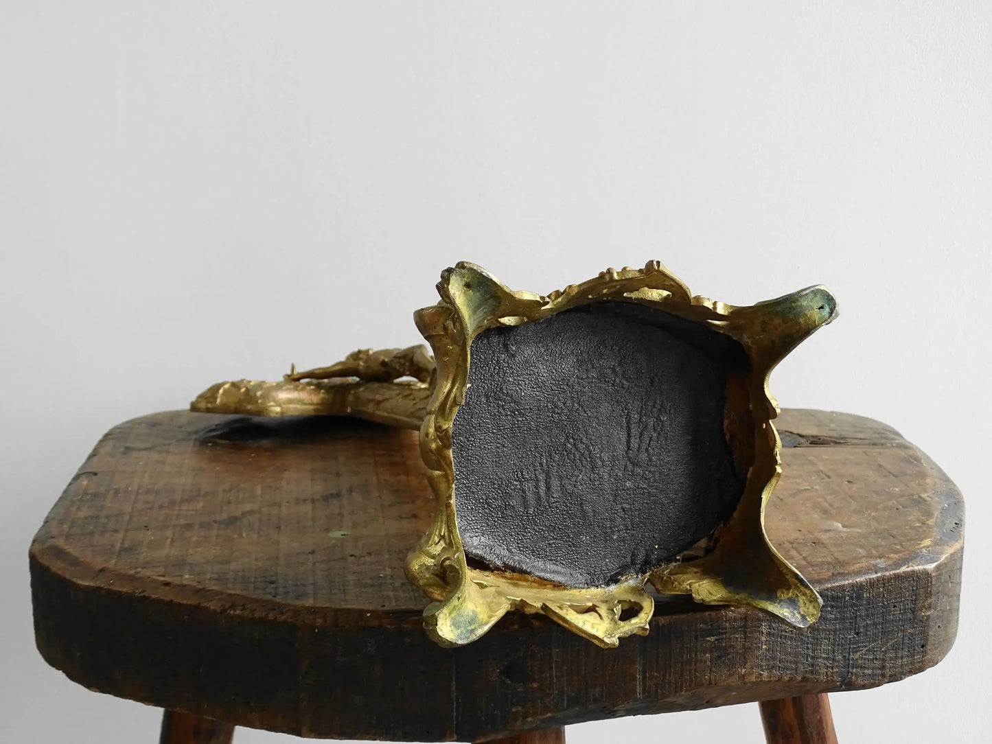 French antique altar cross in gilt metal, the altar crucifix is embossed with a floral design and the base is decorated with a scroll design. It is made from moulded metal and hollow inside.