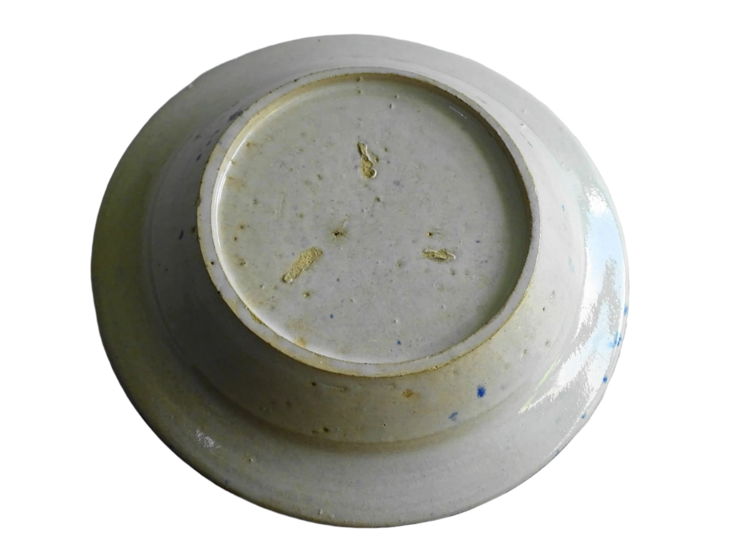 Spanish antique Fajalauza pottery bowl with blue hand-painted bird. Tin glazed earthenware bowl with a pink tone and decorated with deep blue hand-painted flowers, leaves and a bird which adorns the centre.