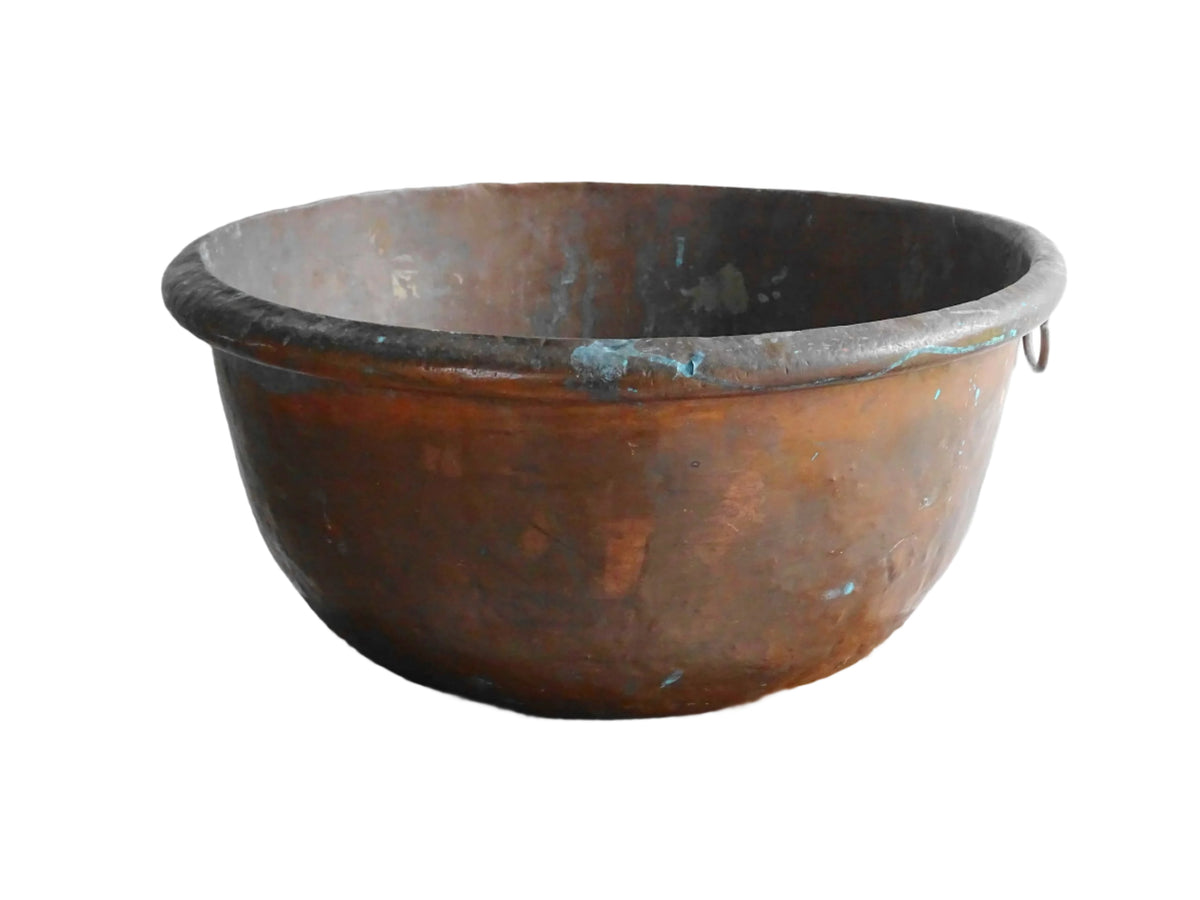 French antique copper bowl for confectioners, 18th Century. A copper confectioner's Bowl or meringue bowl for an antique farmhouse kitchen. The copper mixing bowl or cul de poule has a rich patina, rolled edge, curved base and a small loop handle.