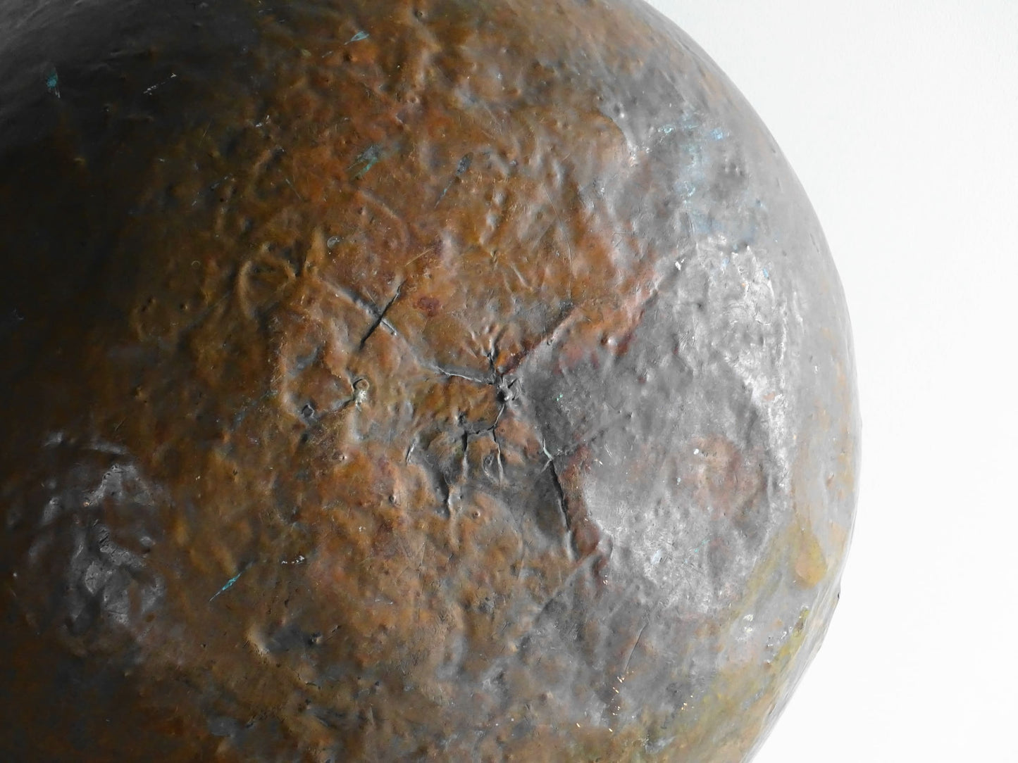 French antique copper bowl for confectioners, 18th Century. A copper confectioner's Bowl or meringue bowl for an antique farmhouse kitchen. The copper mixing bowl or cul de poule has a rich patina, rolled edge, curved base and a small loop handle.