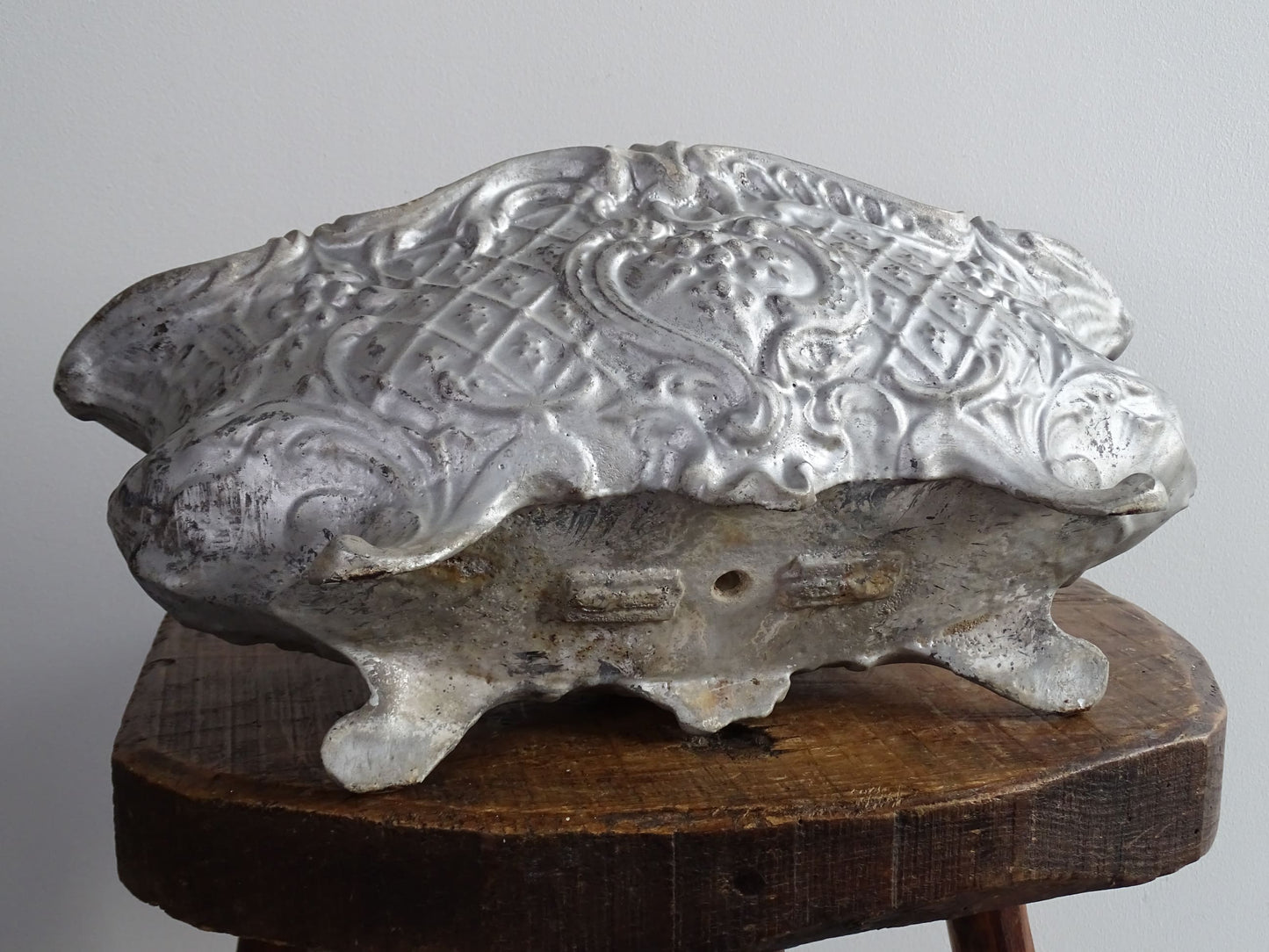 French antique cast iron planter in an oval shape with four ornate feet, painted silver, ideal for indoor or outdoor decor. Antique planter or antique French jardiniere