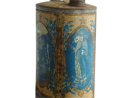 French antique Lourdes souvenir water flask. Pewter tin where the top is decorated with fleur de lis, one side depicts the cathedral (Sanctuaire de Notre-Dame de Lourdes), the other shows a crowd of people. To the side is the Virgin Mary, above her it says “Je suis l'Immaculée Conception”. The antique flask for religious decor.