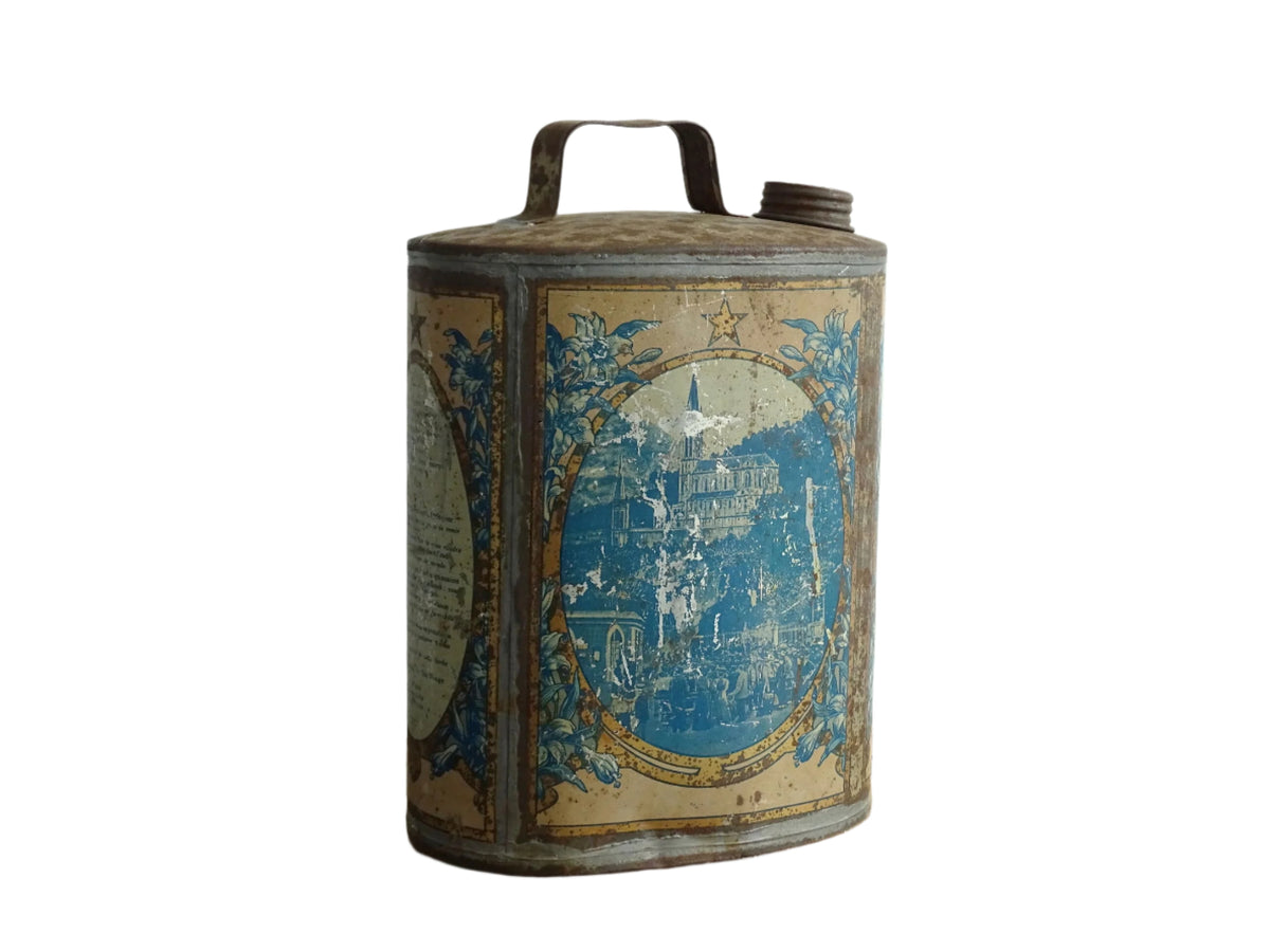 French antique Lourdes souvenir water flask. Pewter tin where the top is decorated with fleur de lis, one side depicts the cathedral (Sanctuaire de Notre-Dame de Lourdes), the other shows a crowd of people. To the side is the Virgin Mary, above her it says “Je suis l'Immaculée Conception”. The antique flask for religious decor.