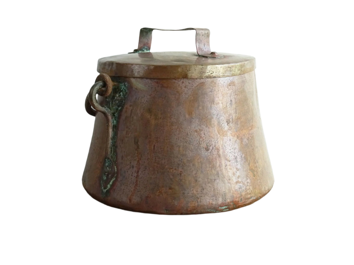 French antique copper cauldron with lid and patina. Old copper cauldron with wrought iron handle for rustic farmhouse decor.