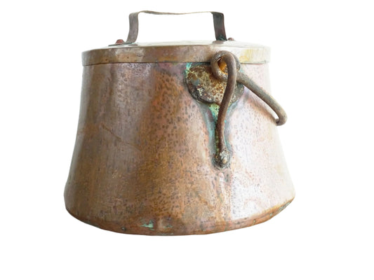 French antique copper cauldron with lid and patina. Old copper cauldron with wrought iron handle for rustic farmhouse decor.