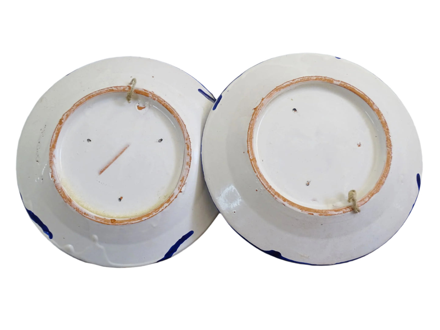 Pair of Spanish vintage Fajalauza plates, hand-painted in green and blue, decorated with flowers, leaves and pomegranates. Tin glazed terracotta plates for wall decor.