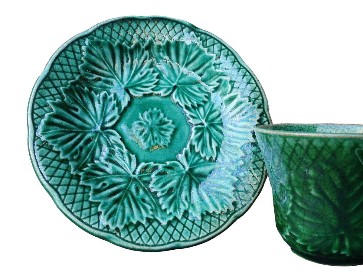 Set of 10 vintage coffee cups by Gien in the Primefleur design with leaf patterns. Green glazed ceramic cups and saucers. Barbotine or majolica cups.