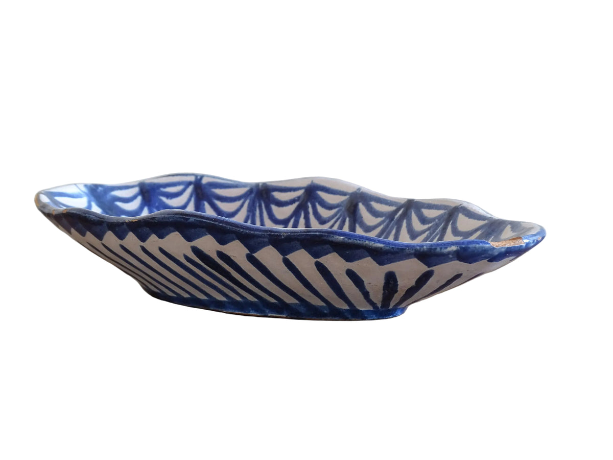 A small Spanish vintage Fajalauza pottery trinket dish or bowl. Hand painted in blue. This beautiful terracotta piece has a pomegranate to the centre.