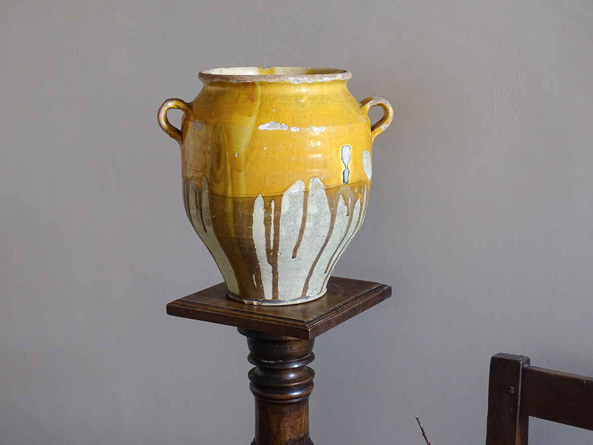 Large French antique confit pot with an ochre yellow glaze. These beautiful pots were originally used to preserve meats in the South of France. This confit jar would look beautiful placed on console table or kitchen counter, fill it with dried flowers or display with a collection of French pottery.