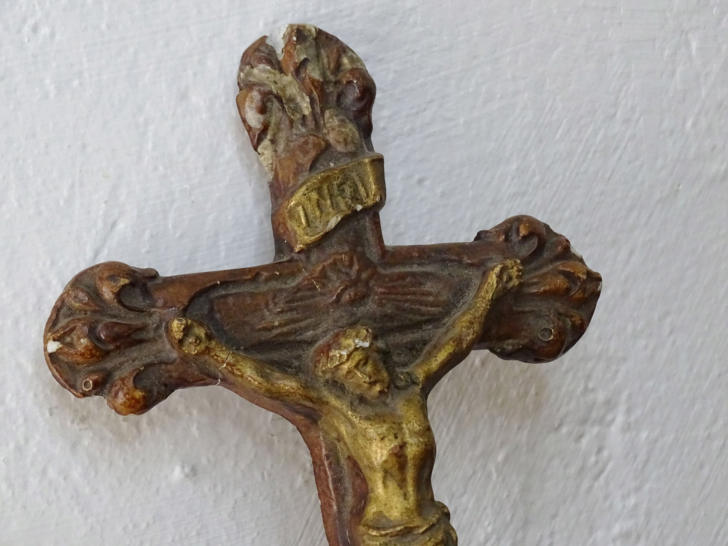 Small Antique French Crucifix in Wood and Plaster Gold Painted