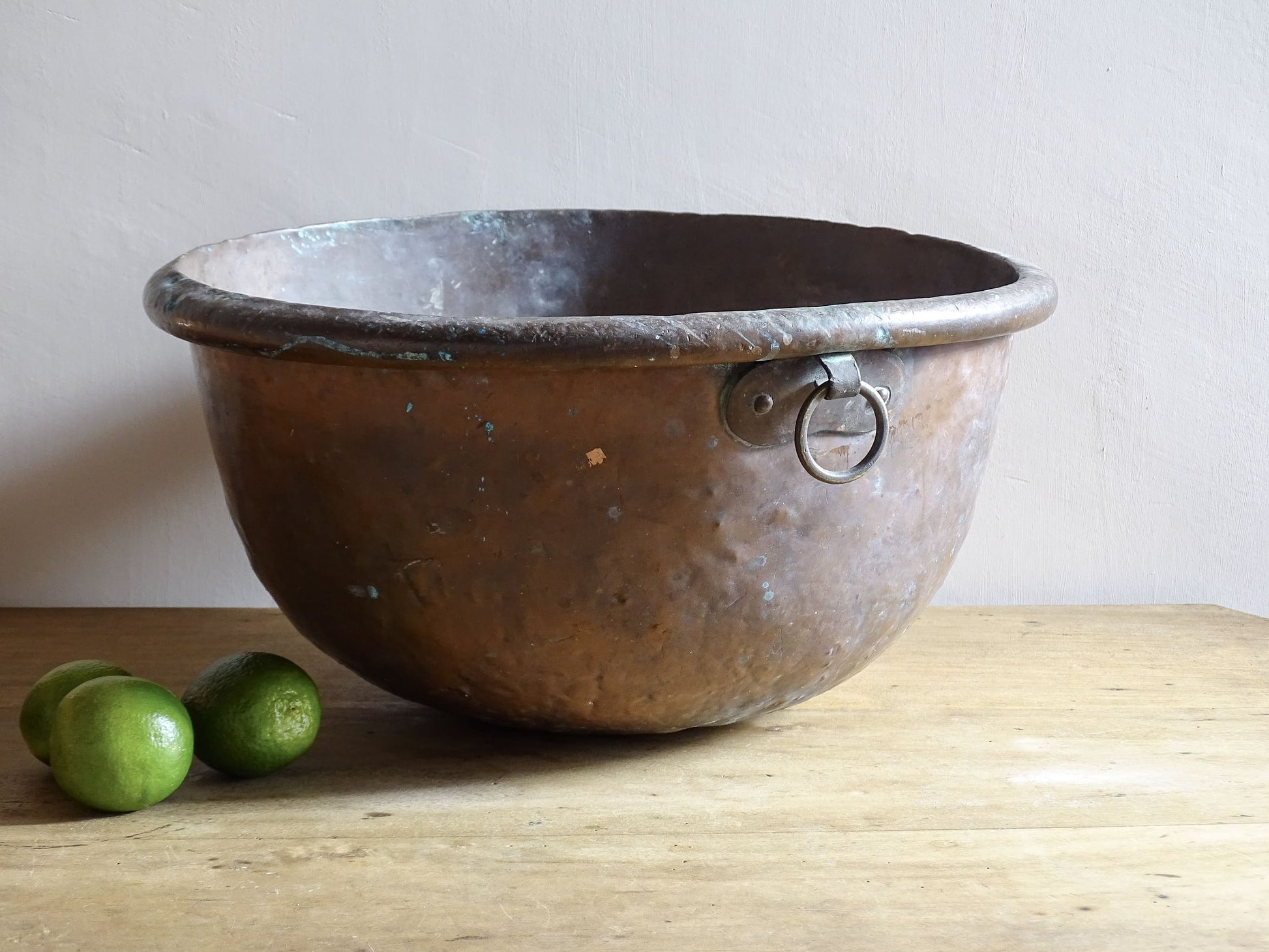 French antique copper bowl for confectioners, 18th Century. A copper confectioner's Bowl or meringue bowl for an antique farmhouse kitchen. The copper mixing bowl or cul de poule has a rich patina, rolled edge, curved base and a small loop handle.