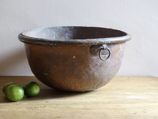 French antique copper bowl for confectioners, 18th Century. A copper confectioner's Bowl or meringue bowl for an antique farmhouse kitchen. The copper mixing bowl or cul de poule has a rich patina, rolled edge, curved base and a small loop handle.