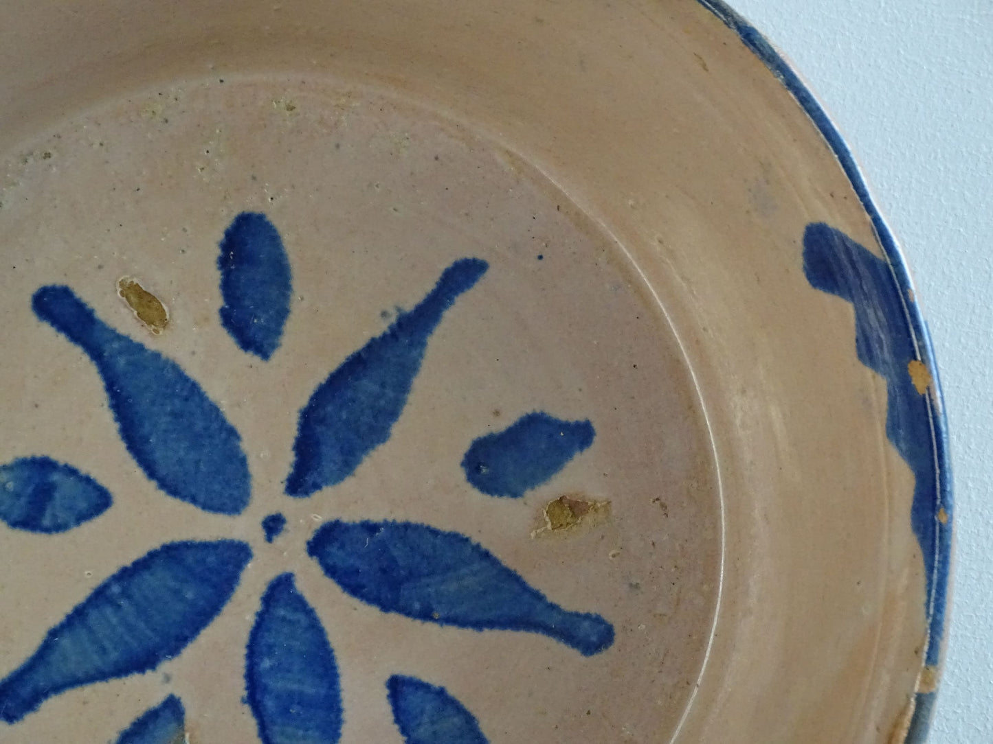 Spanish antique Fajalauza ceramic lebrillo from Granada. Terracotta ottery bowl with a pink tone and hand-painted blue star-shaped flower. Deep bowl for antique wall. Antique Mediterranean decor, decorative bowl. 