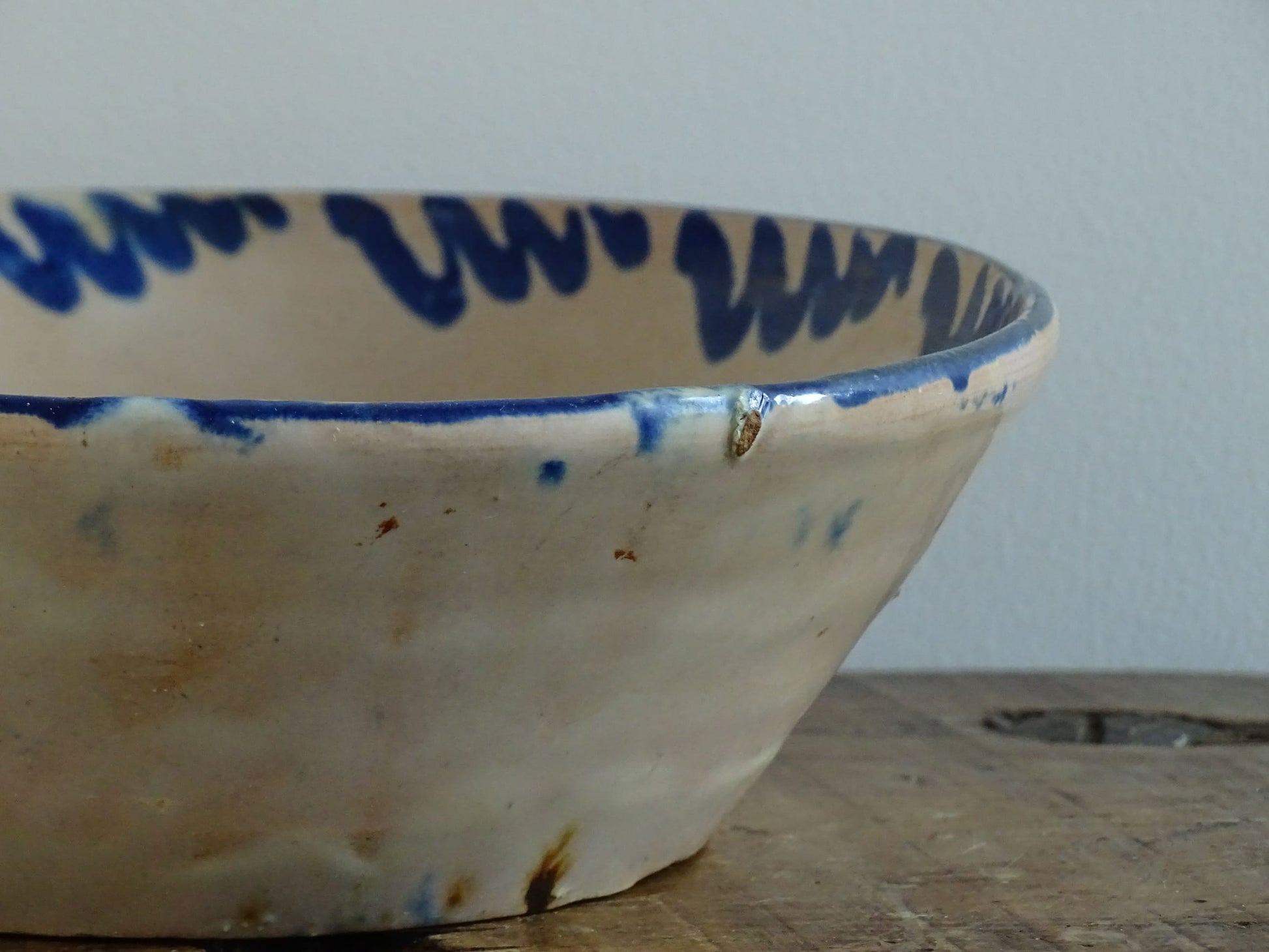 Spanish antique Fajalauza pottery lebrillo from Granada. Tin glazed terracotta bowl, hand-painted with blue leaves and flowers.