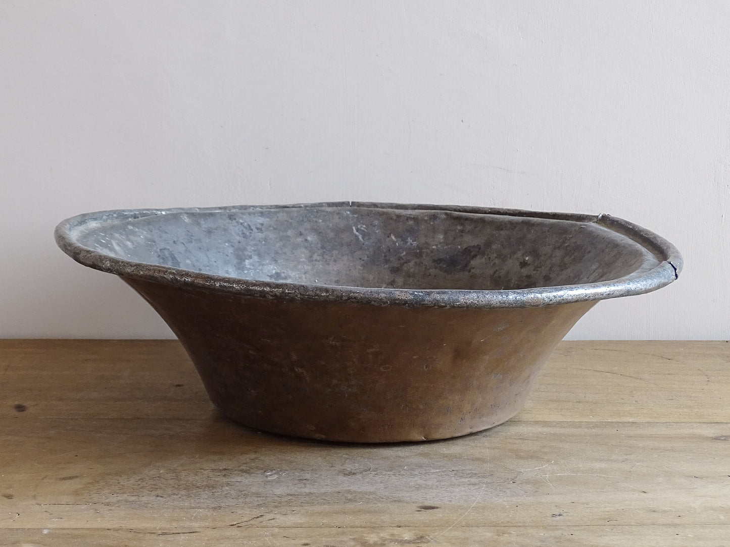 French antique tinned copper bowl with timeworn patina. Antique basin that would make a rustic table centrepiece in French country farmhouse aesthetic.