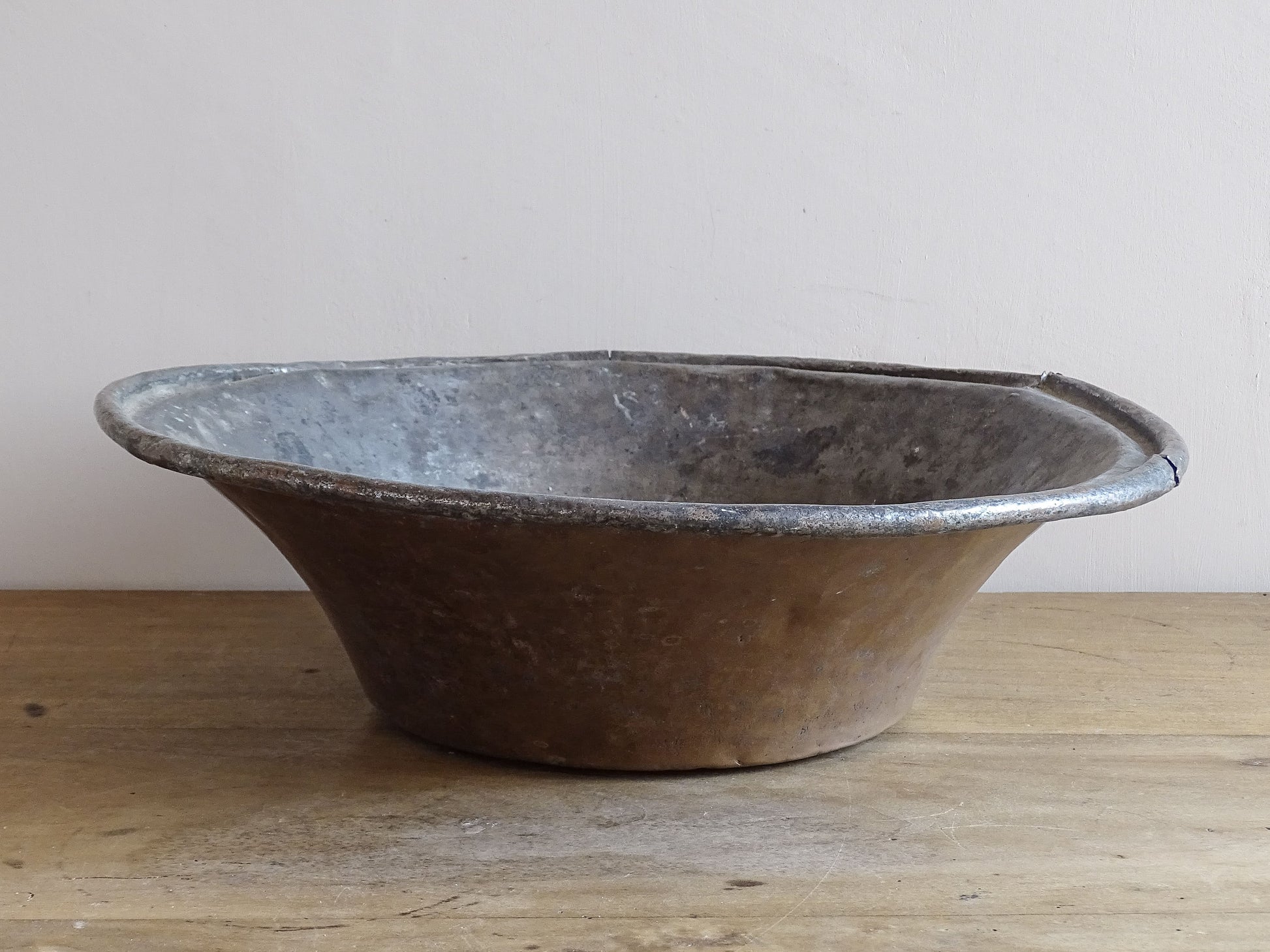 French antique tinned copper bowl with timeworn patina. Antique basin that would make a rustic table centrepiece in French country farmhouse aesthetic.