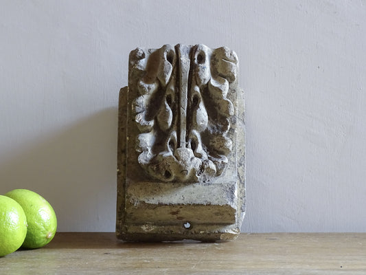 Corbeau vintage français en pierre reconstituée 6,3"