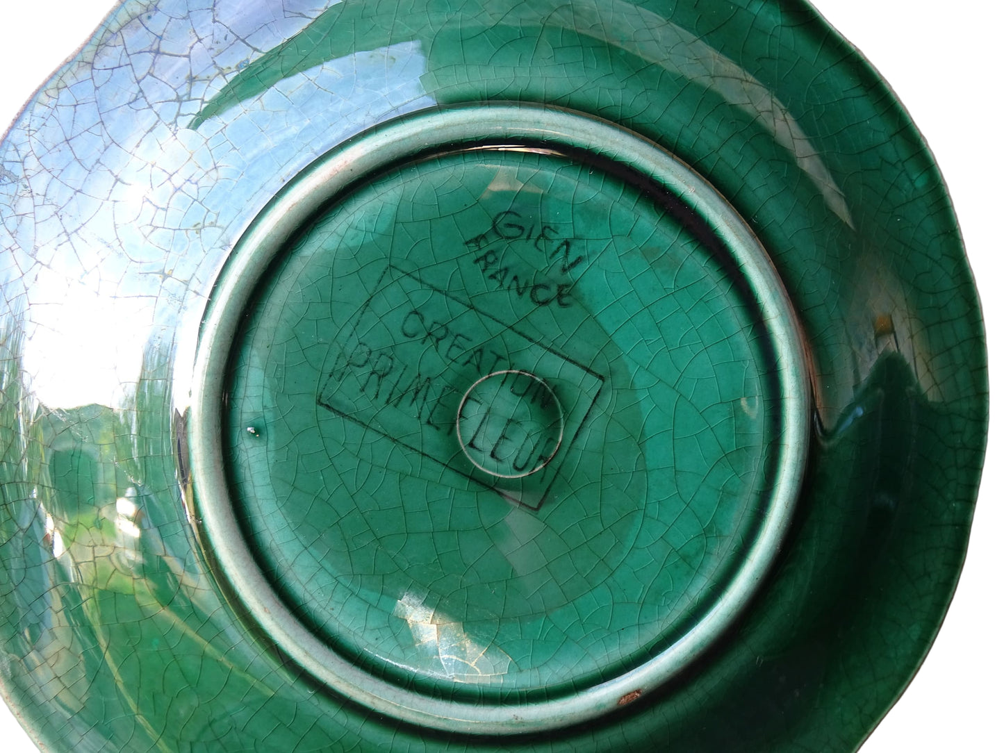 Set of 10 vintage coffee cups by Gien in the Primefleur design with leaf patterns. Green glazed ceramic cups and saucers. Barbotine or majolica cups. 