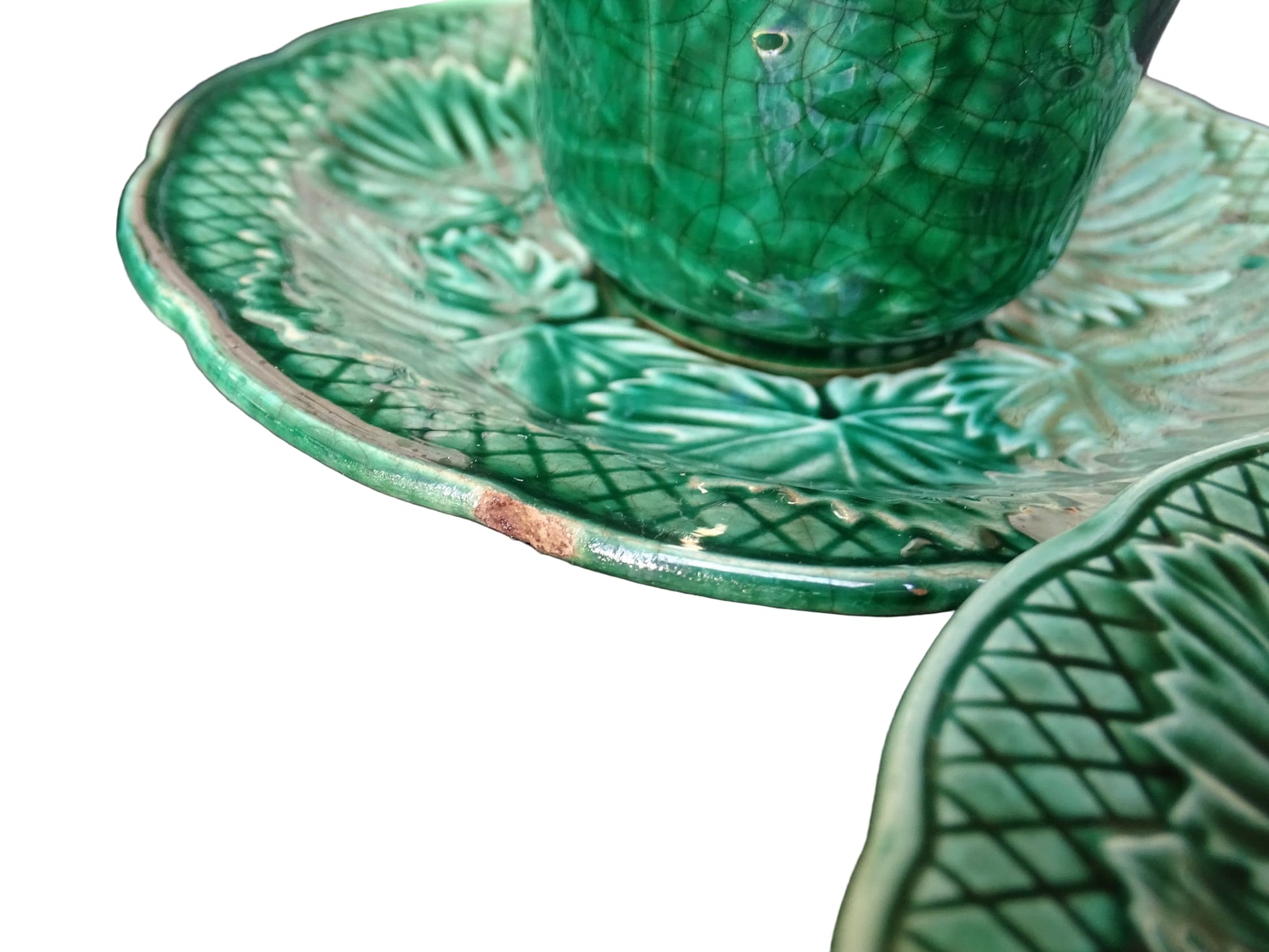 Set of 10 vintage coffee cups by Gien in the Primefleur design with leaf patterns. Green glazed ceramic cups and saucers. Barbotine or majolica cups. 