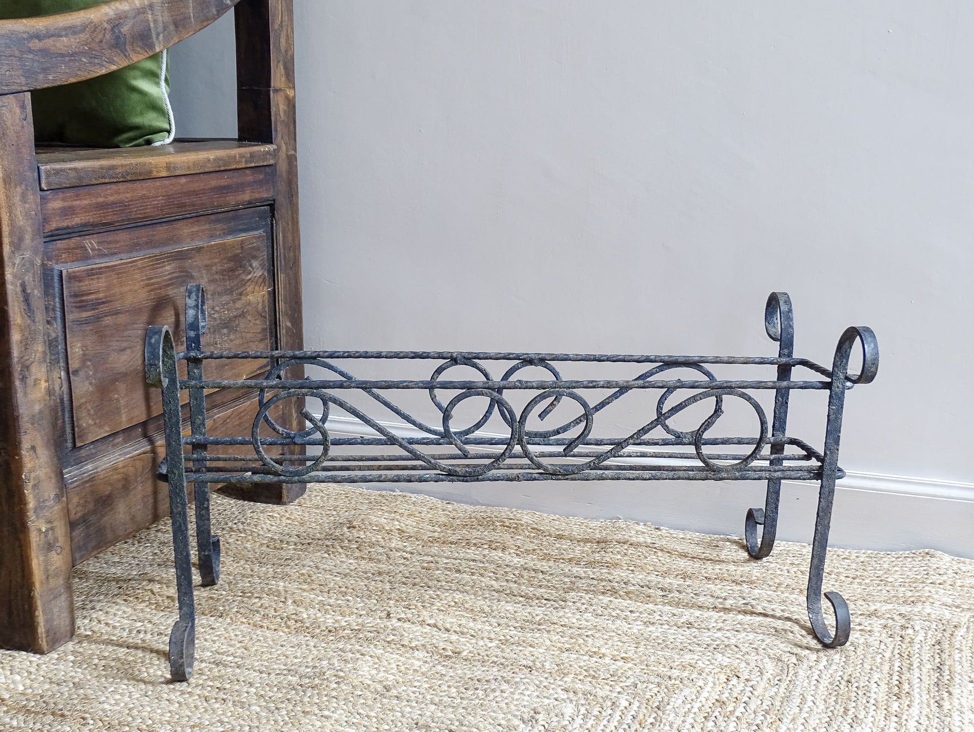French vintage wrought iron plant stand.  A mid century plant stand, with a  wide central basket and curved detailing. It would make a gorgeous decorative accent both indoors or outdoors.