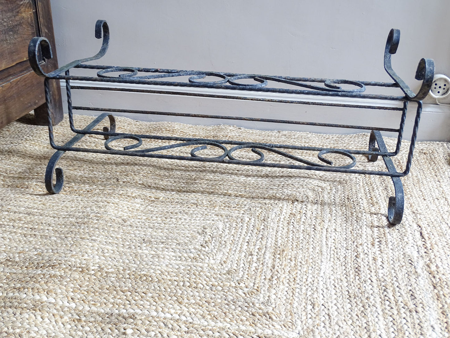 French vintage wrought iron plant stand.  A mid century plant stand, with a  wide central basket and curved detailing. It would make a gorgeous decorative accent both indoors or outdoors.