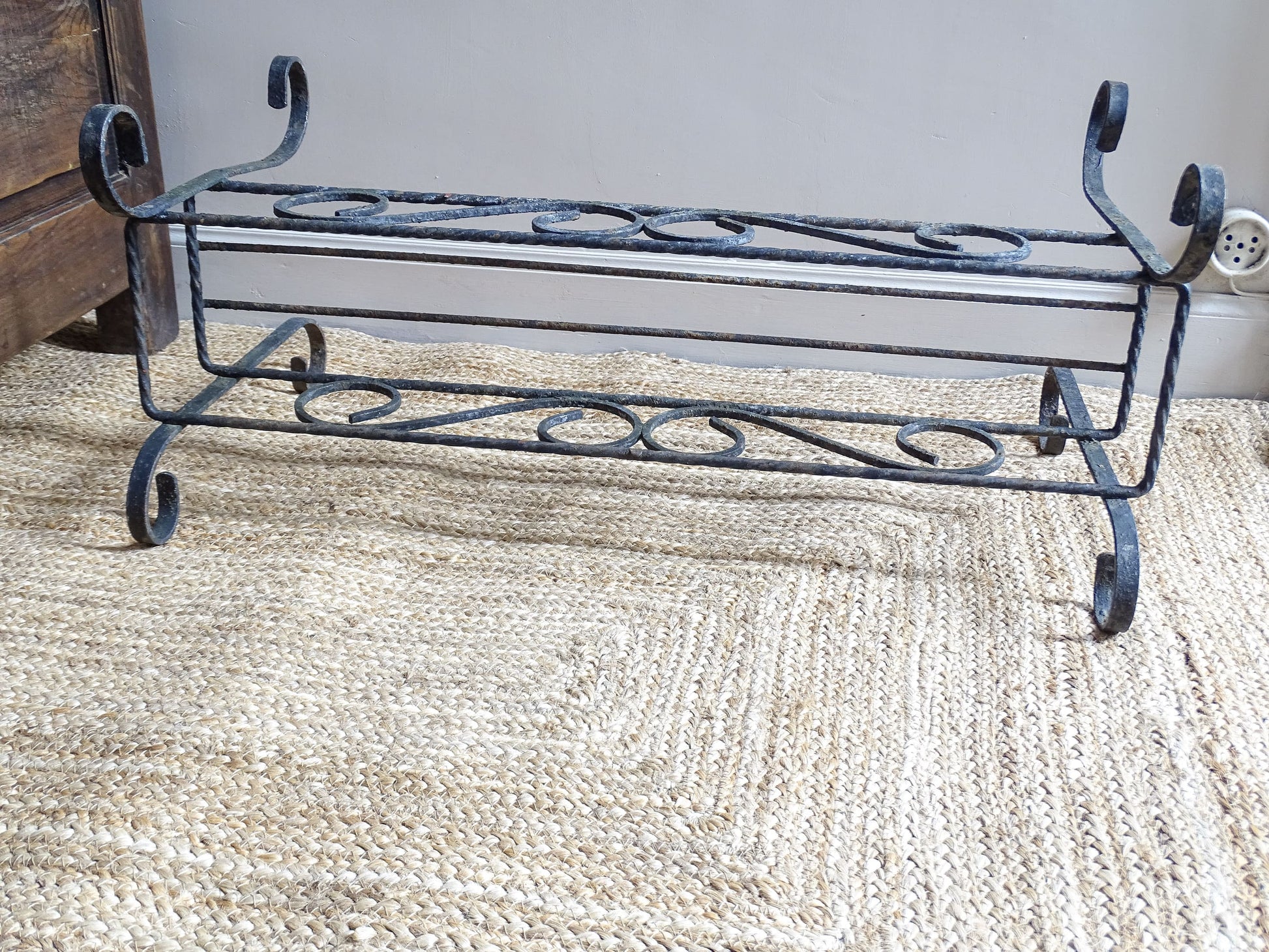 French vintage wrought iron plant stand.  A mid century plant stand, with a  wide central basket and curved detailing. It would make a gorgeous decorative accent both indoors or outdoors.