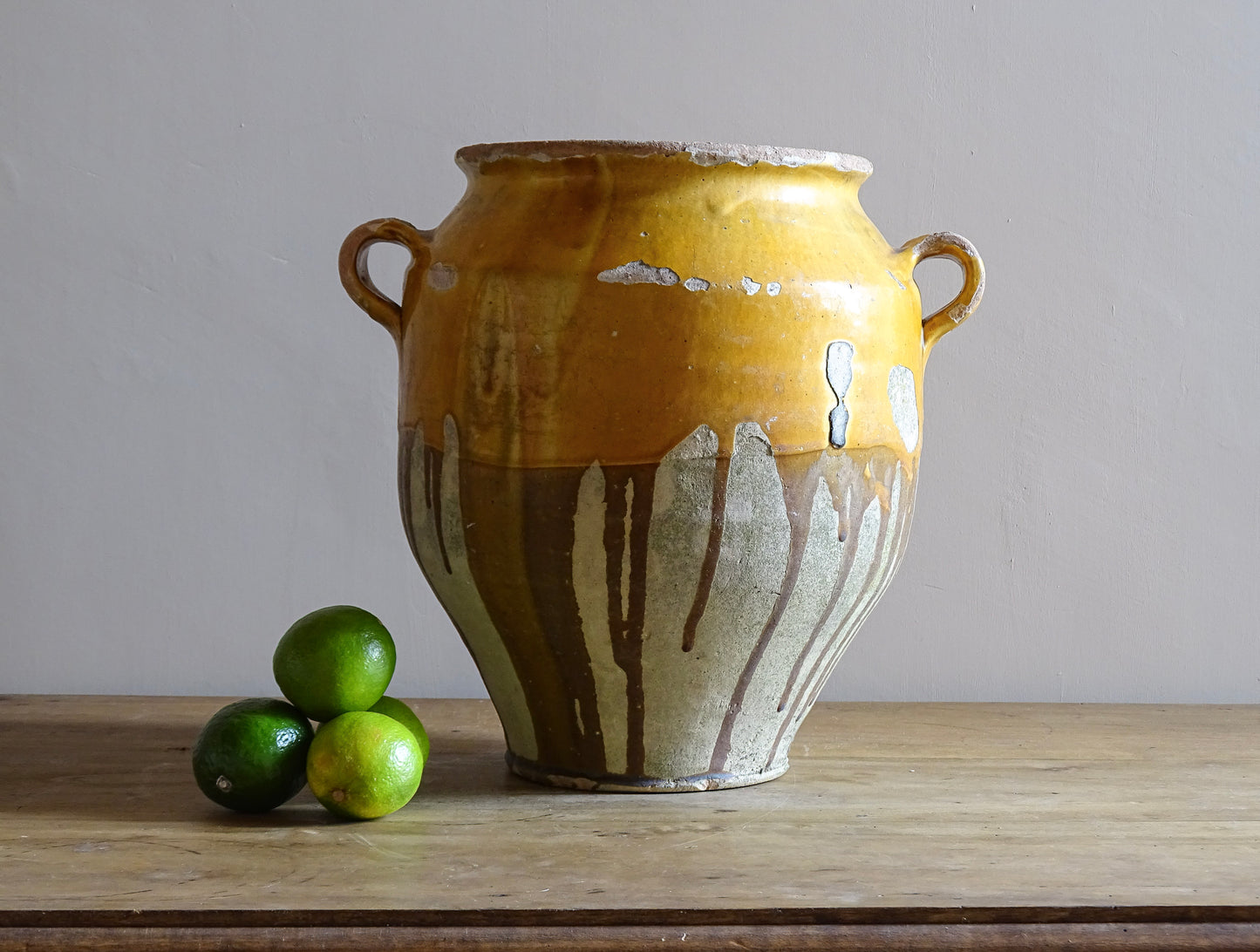 Large French antique confit pot with an ochre yellow glaze. These beautiful pots were originally used to preserve meats in the South of France. This confit jar would look beautiful placed on console table or kitchen counter, fill it with dried flowers or display with a collection of French pottery.