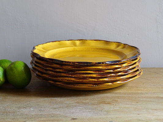 Beautiful set of six French vintage ceramic plates by ADP (Atelier de la Provence) glazed in a rich yellow ochre with scalloped rims. The beautiful colour brings warmth to a table setting. 