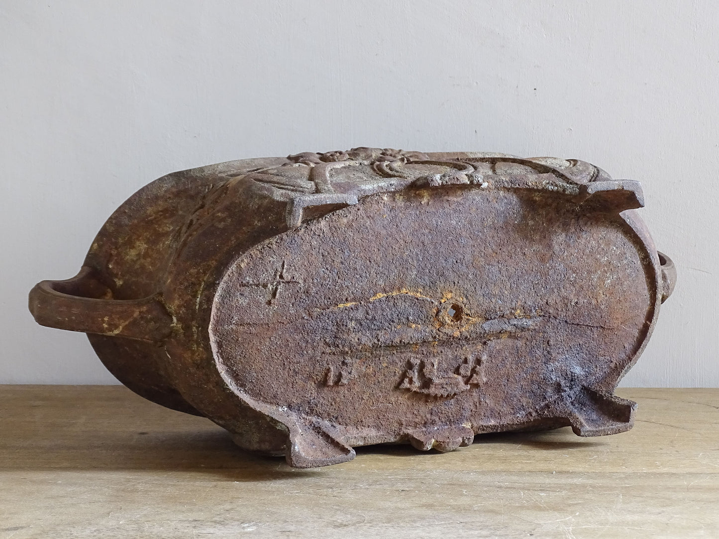 French antique garden planter in cast iron with natural aged patina.