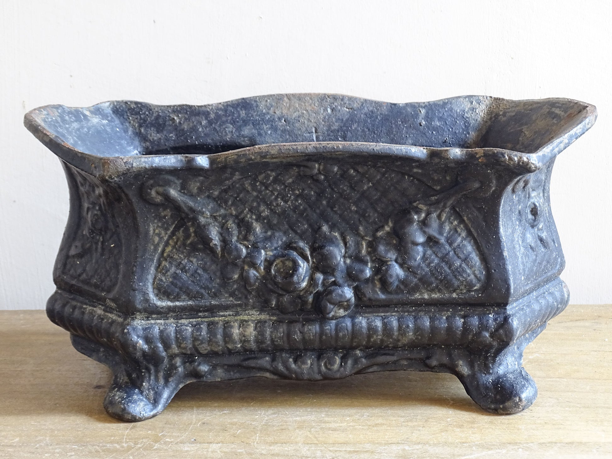 Late 19th century French cast iron jardinière with relief decoration