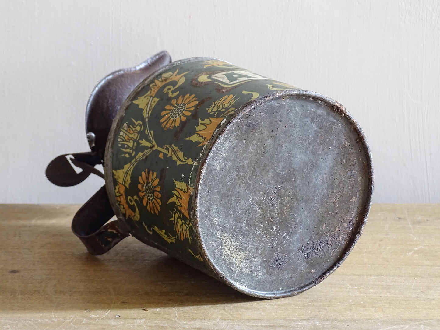 Early French lithographed alcool tin with green and ochre floral decoration