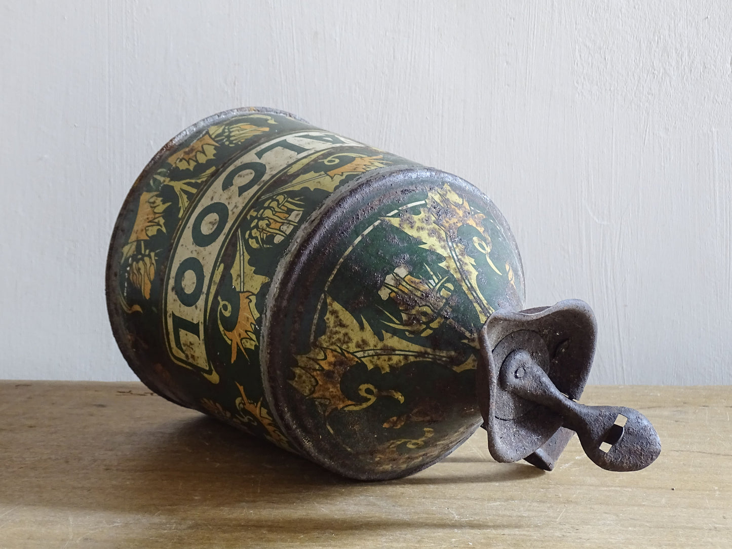 Early French lithographed alcool tin with green and ochre floral decoration