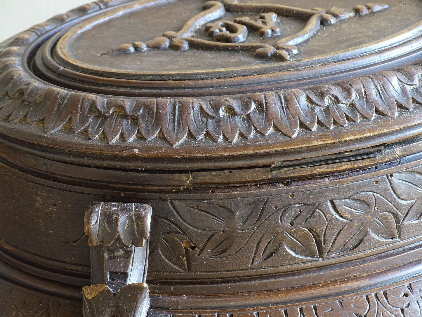 Carved 19th century wooden jewellery box with motifs