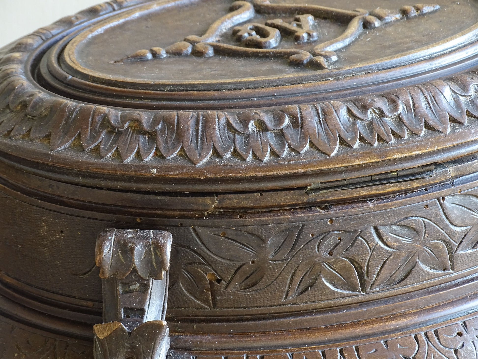 Carved 19th century wooden jewellery box with motifs