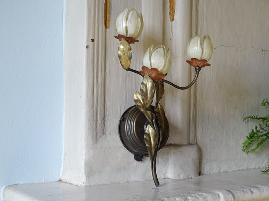 Vintage Murano tulip glass wall light with gilt leaves by L'Originale, displayed on a country house fireplace
