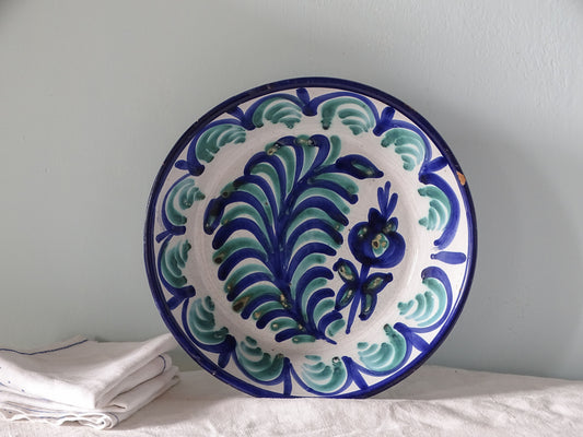 Spanish vintage ceramic bowl from Fajalauza with green and blue hand-painted decoration. 