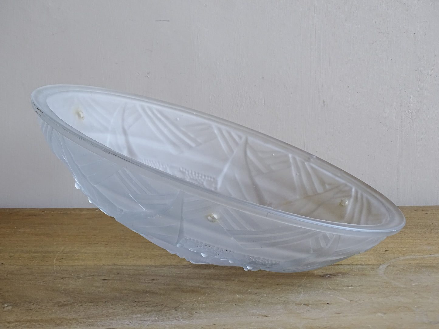 Decorative Art Deco frosted glass light shade with four doves and floral motifs.