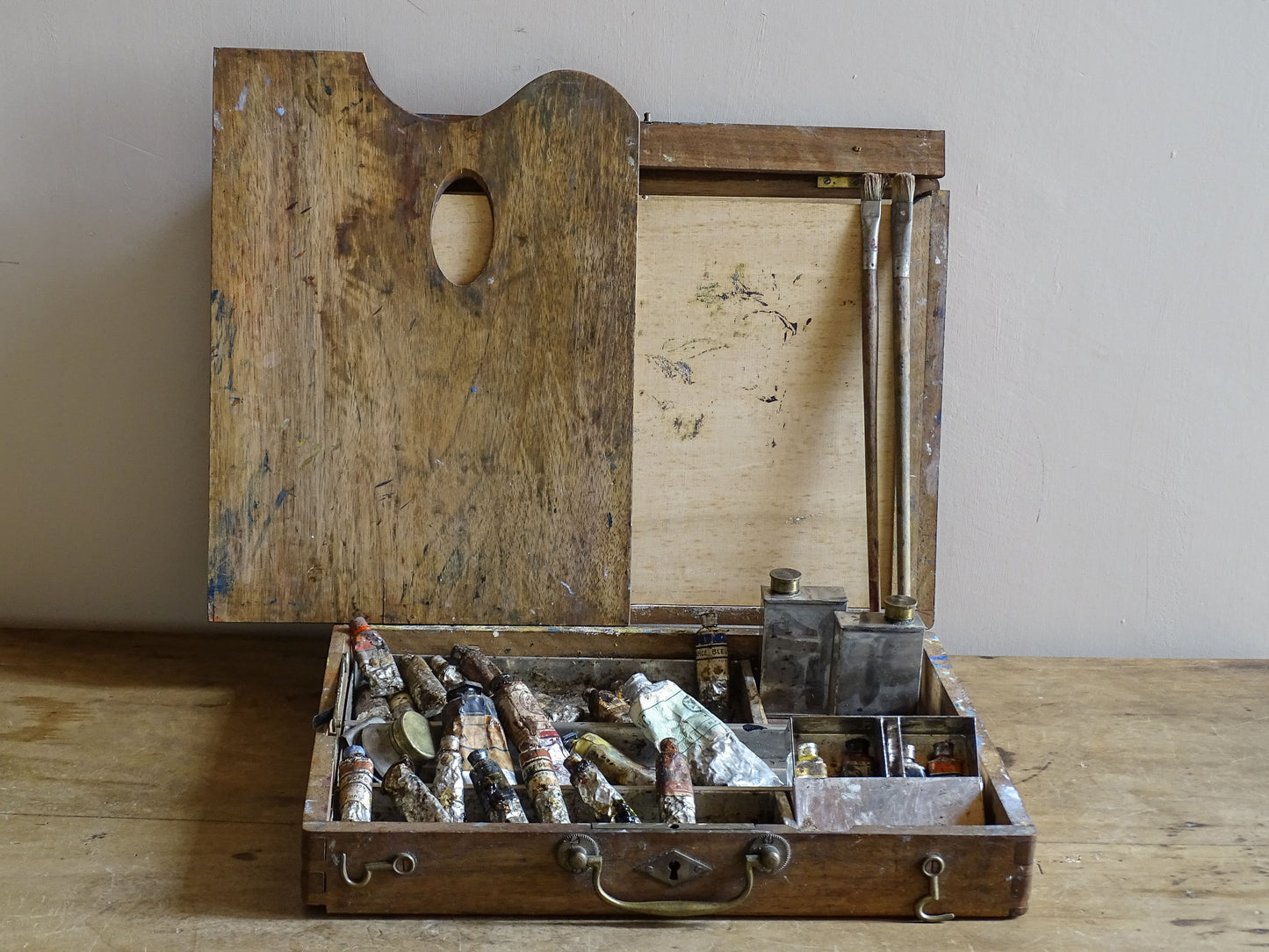 French artist’s paint box with removable palette and original studio contents
