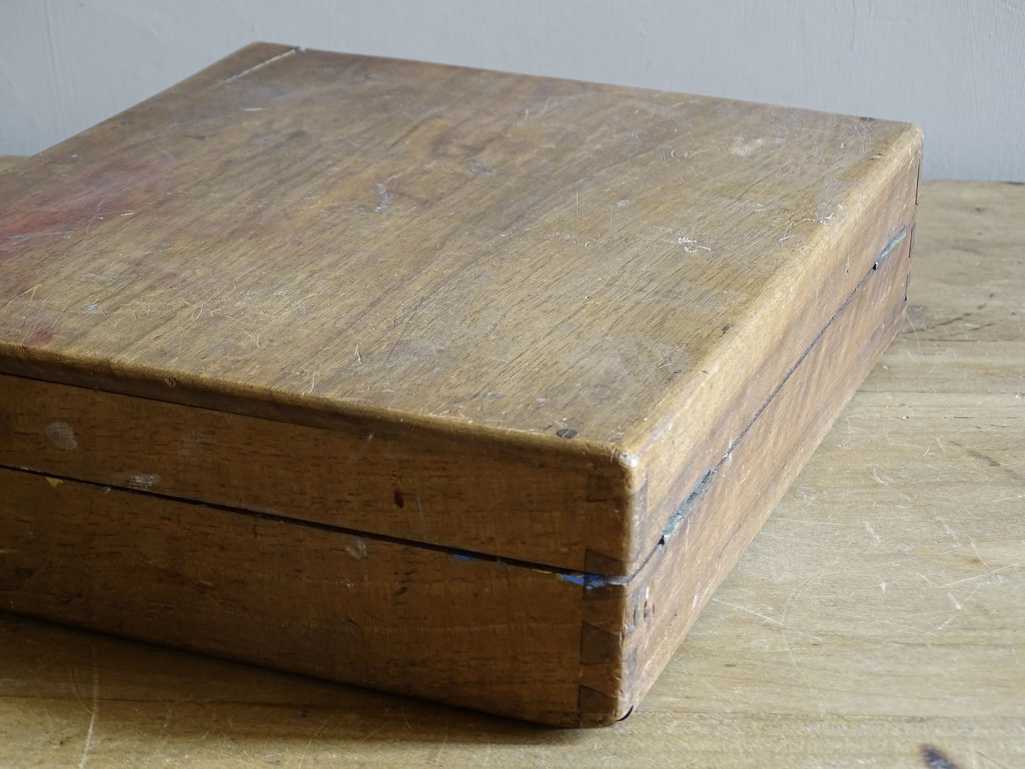 French artist’s oil painting box dating from circa 1920 to 1940