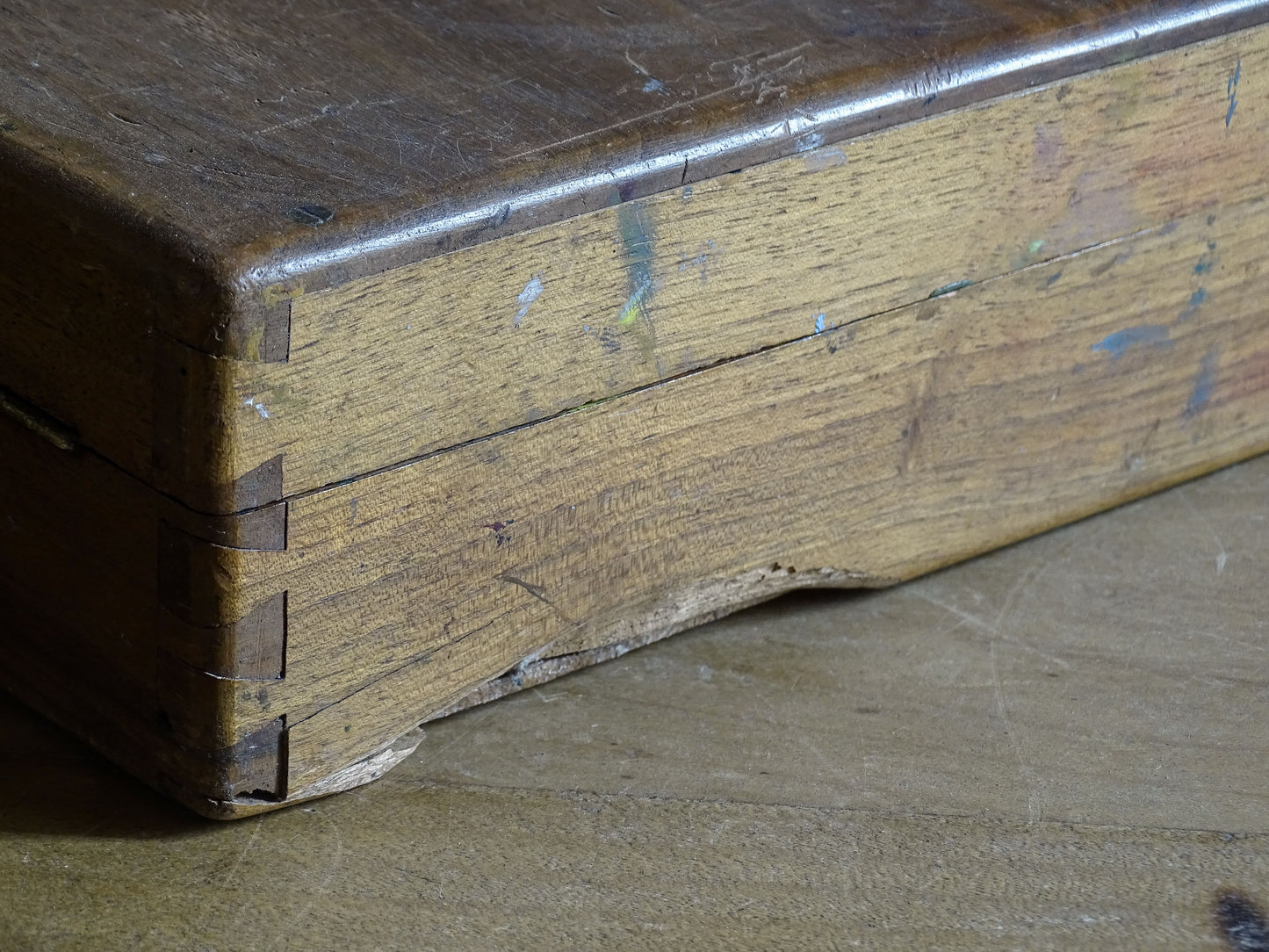 Vintage painter’s case with old pigments, brushes and metal medium bottles