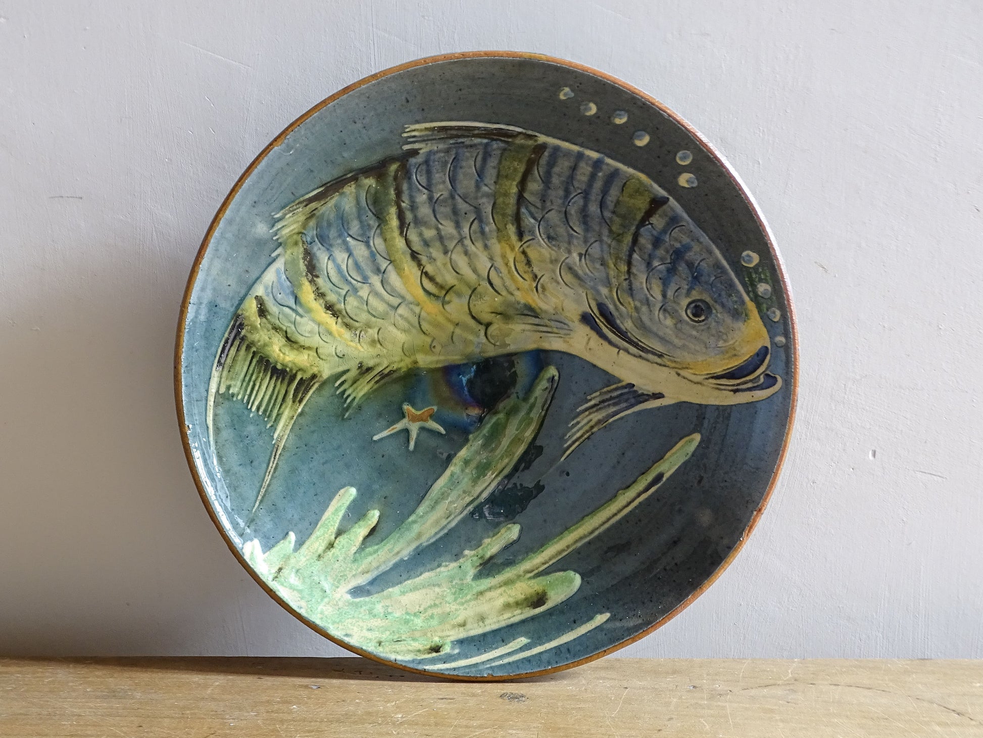 Puigdemont attributed ceramic wall plate with green and yellow fish decoration