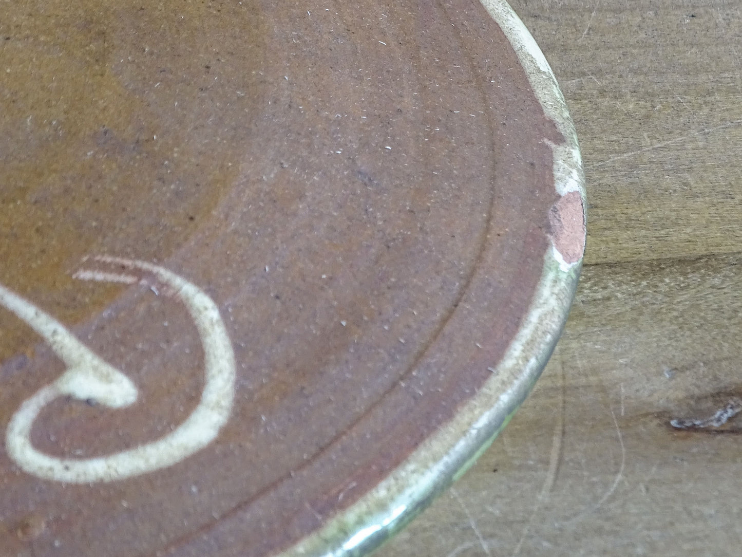 Hand-painted Puigdemont fish plate from La Bisbal pottery