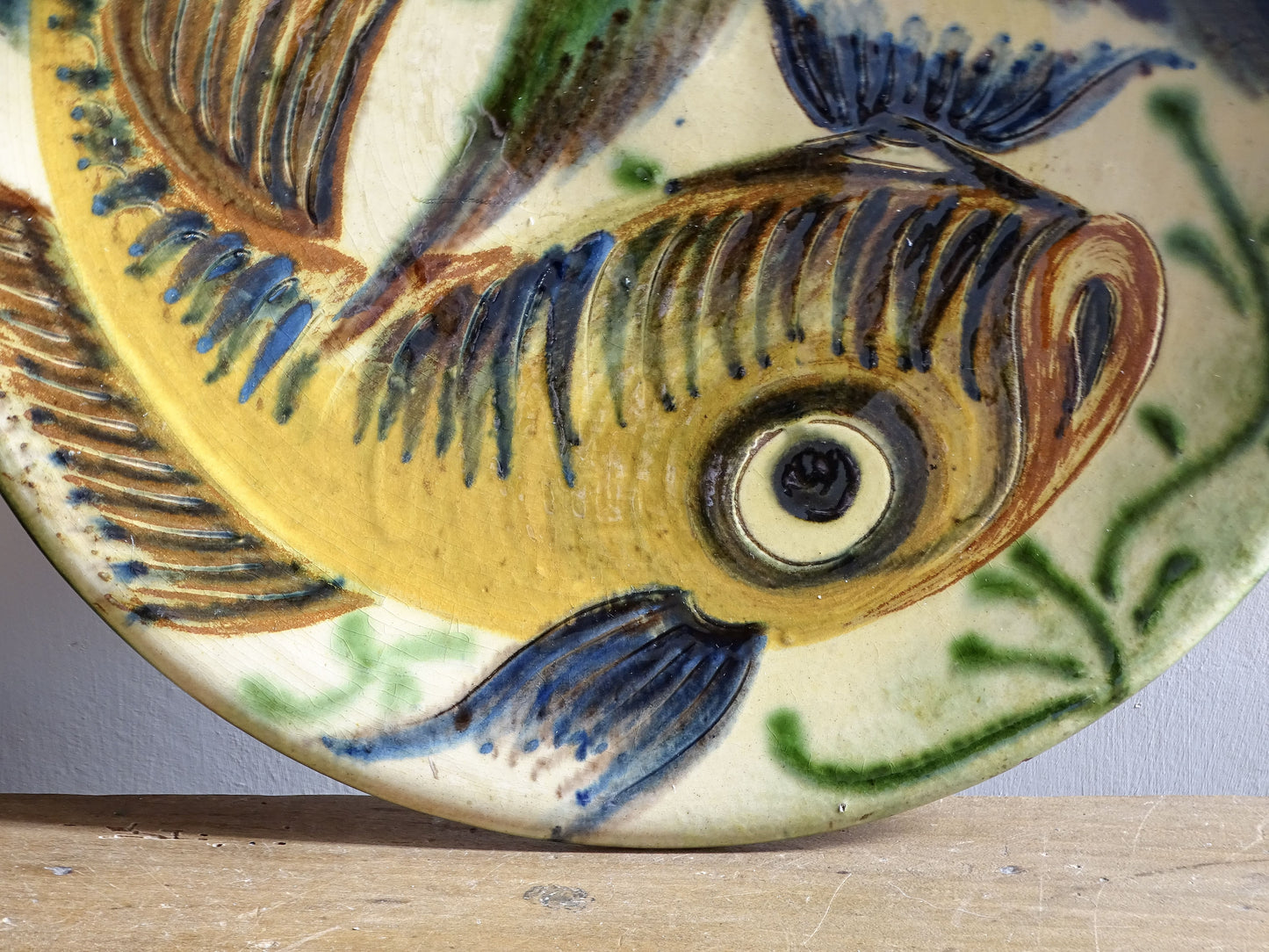 Mid-century Puigdemont pottery plate with hand-painted fish decoration