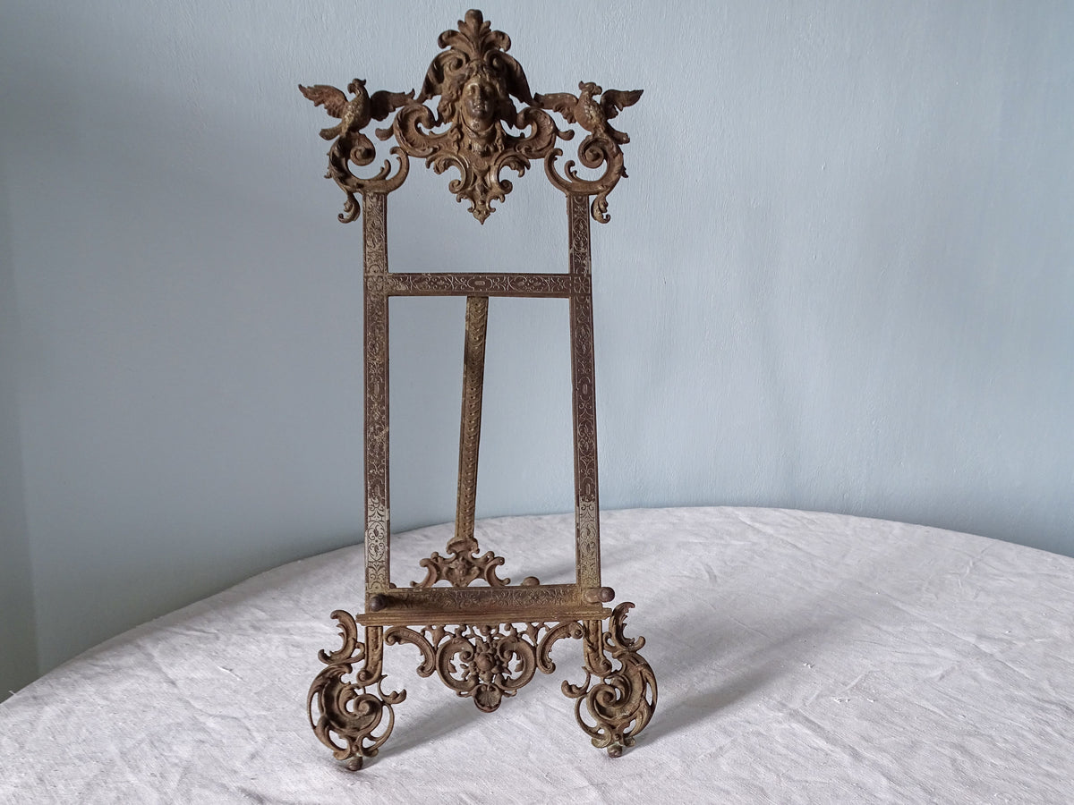 German antique cast iron tabletop display easel by E.G. Zimmermann, 19th century, with ornate Renaissance Revival decoration