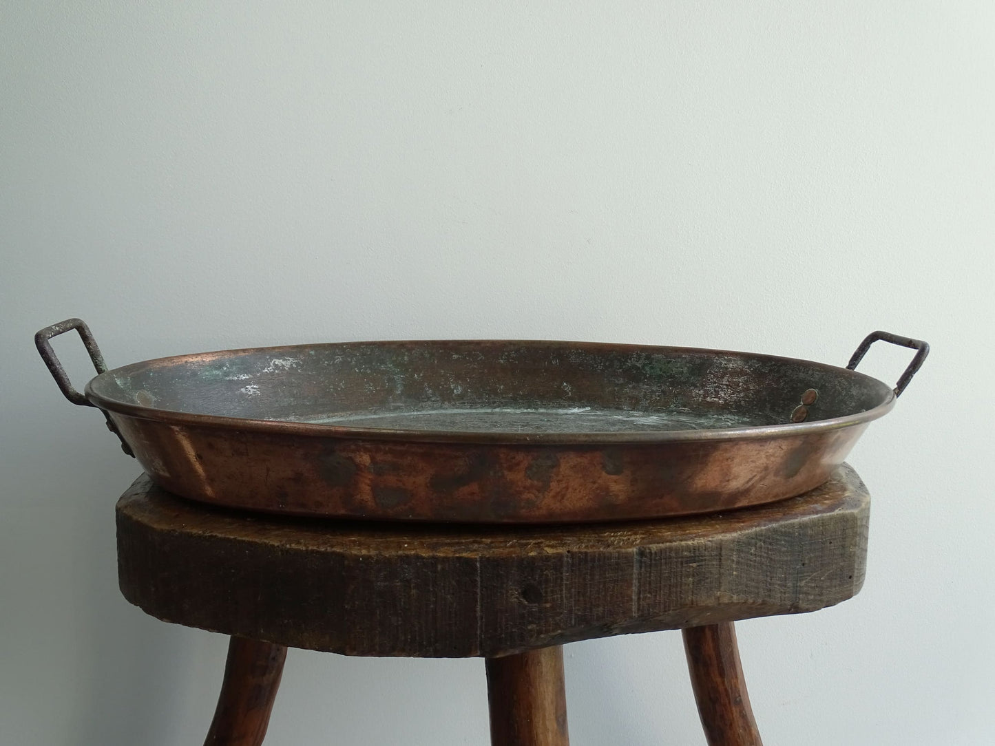 French antique copper gratin pan with two handles and tinned interior. Oval copper pan with patina.