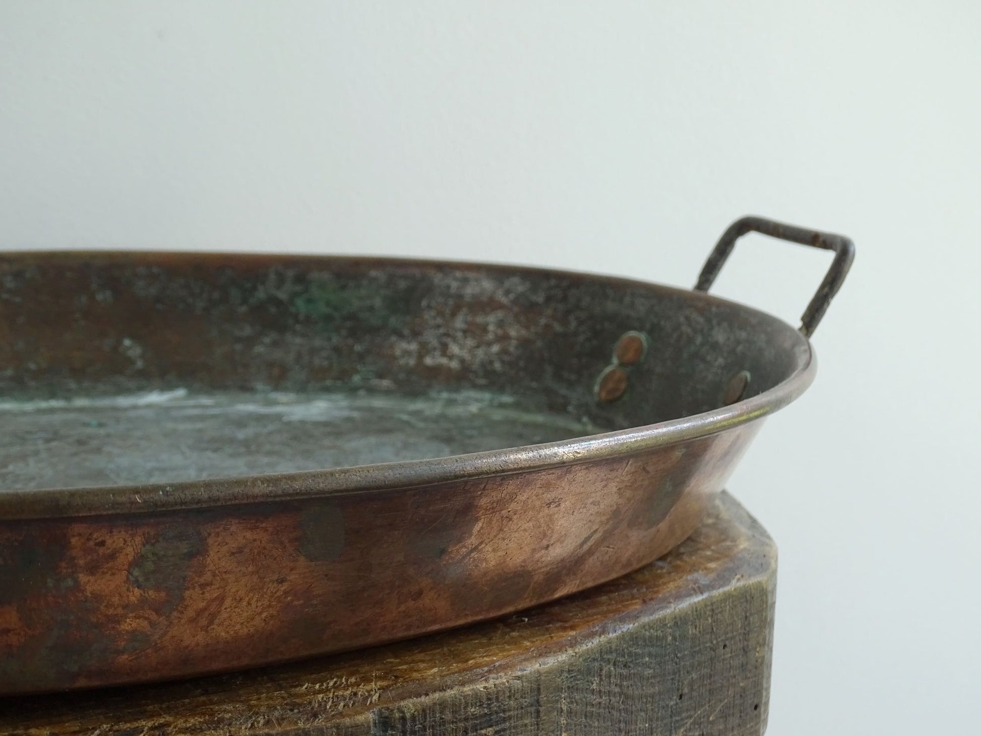 French antique copper gratin pan with two handles and tinned interior. Oval copper pan with patina.