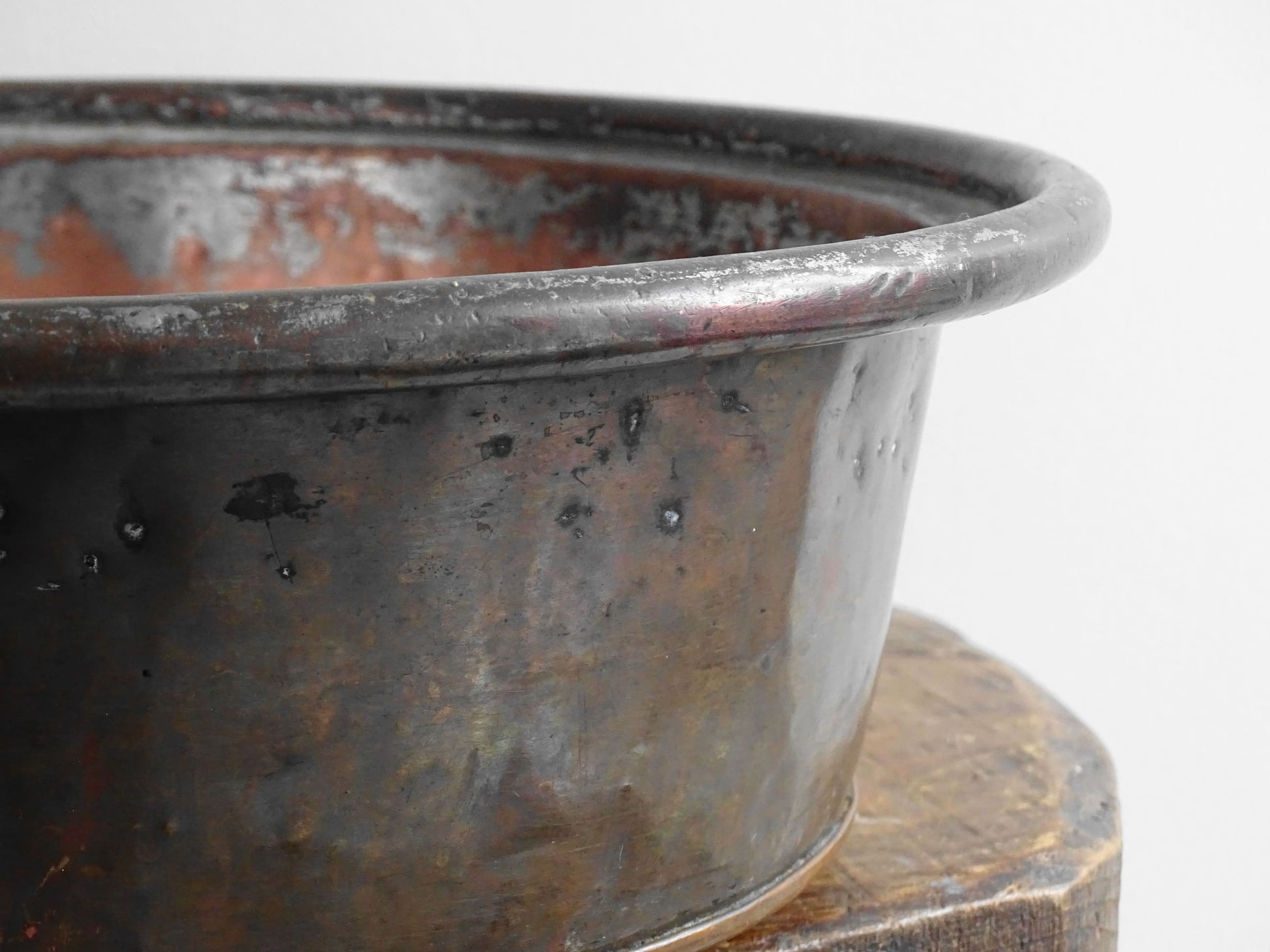 French antique copper mixing bowl with rolled top and handle. Copper bowl with timeworn appearance for a French country farmhouse kitchen.