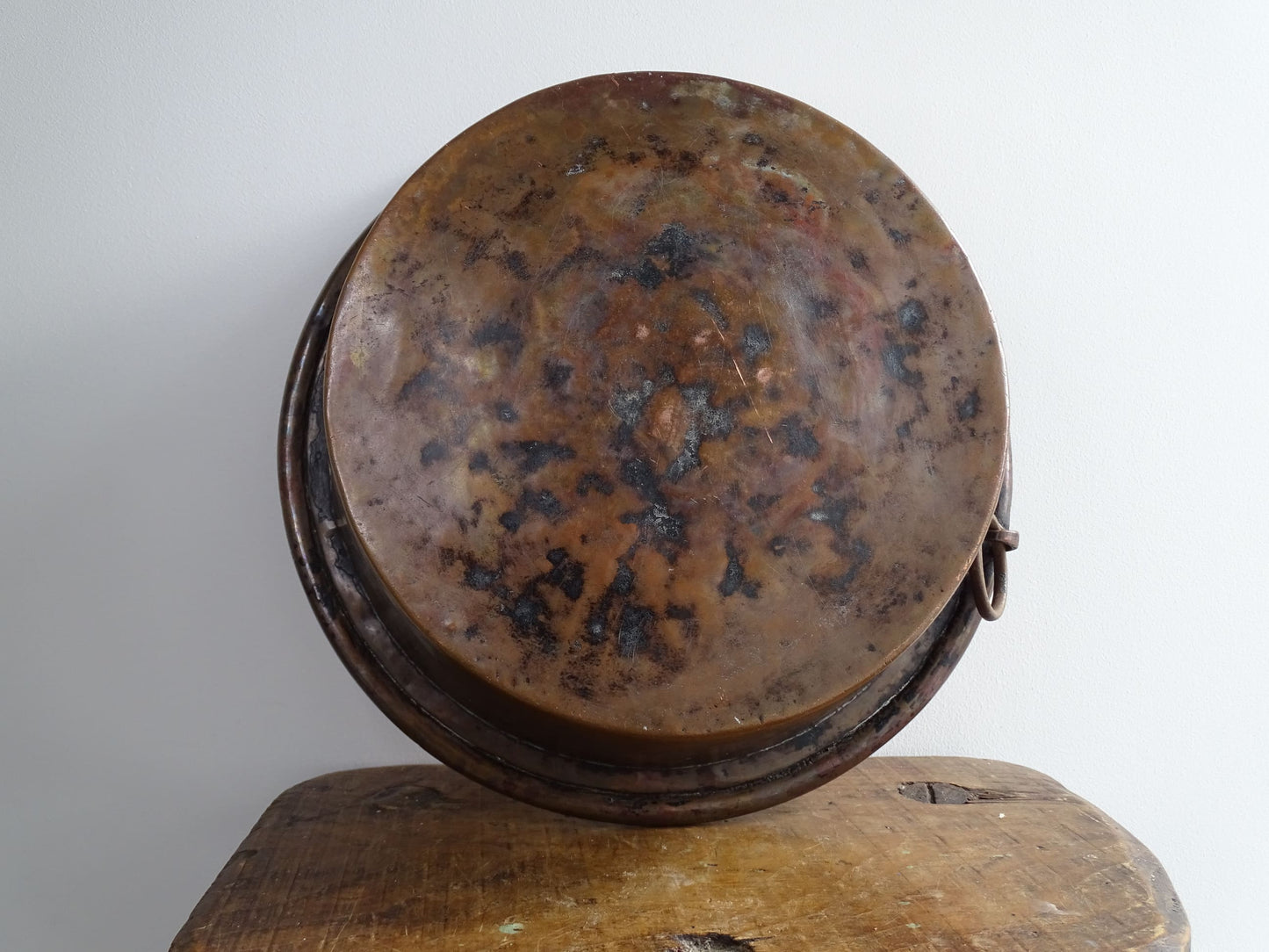 French antique copper mixing bowl with rolled top and handle. Copper bowl with timeworn appearance for a French country farmhouse kitchen.