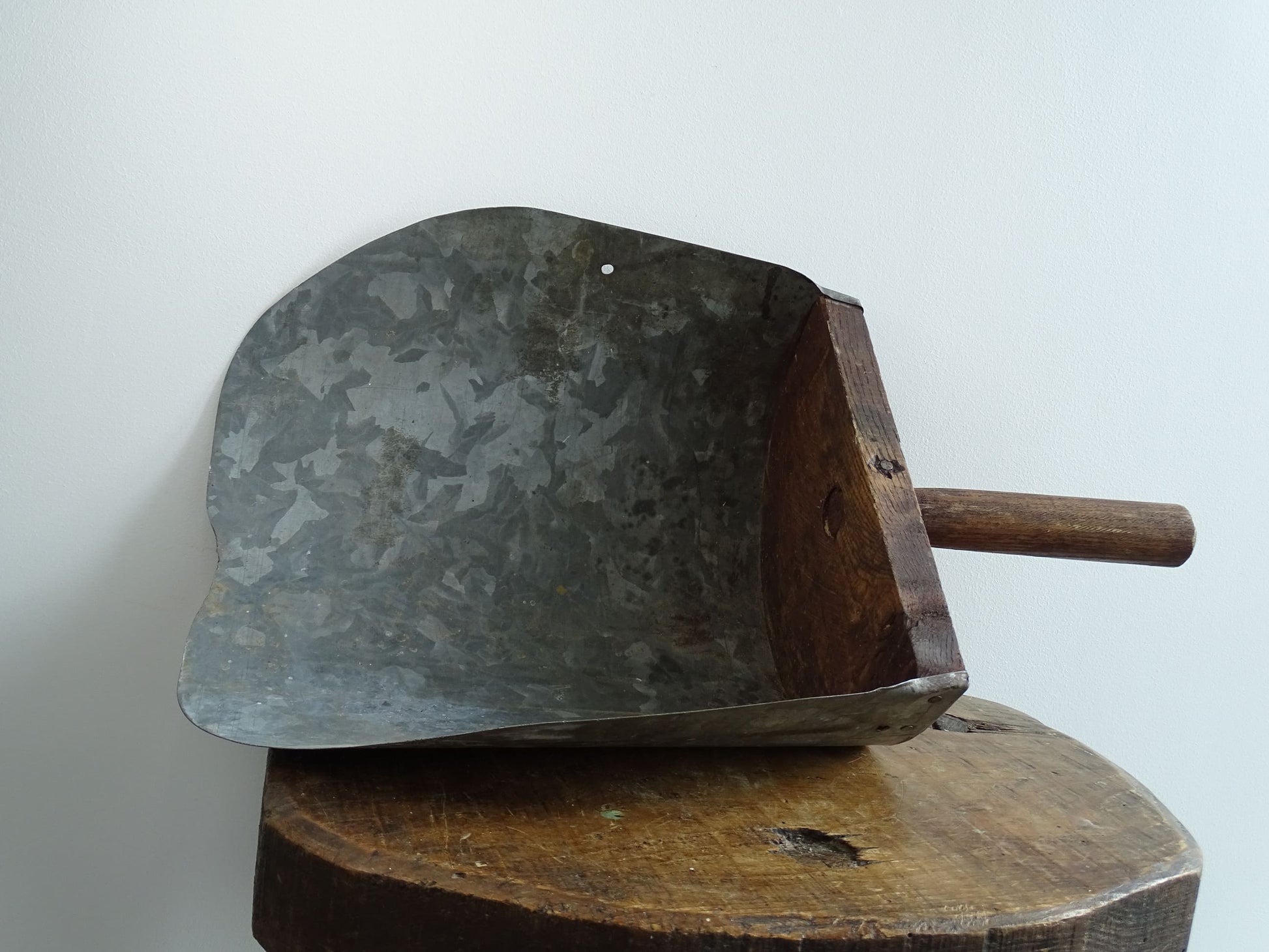 Rustic French antique grain scoop with a galvanised metal scoop and wooden handle with patina. Farmhouse decor.