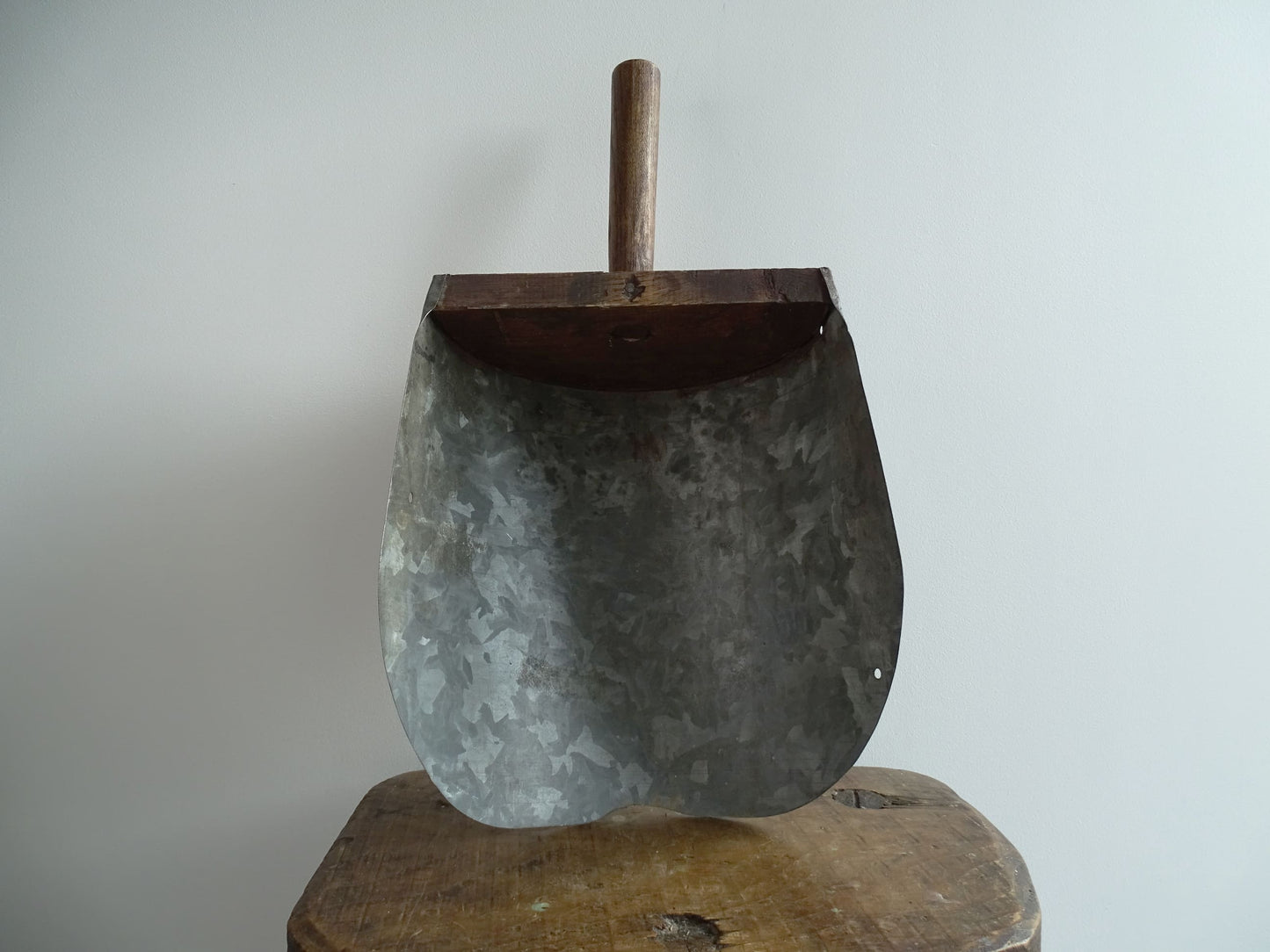 Rustic French antique grain scoop with a galvanised metal scoop and wooden handle with patina. Farmhouse decor.